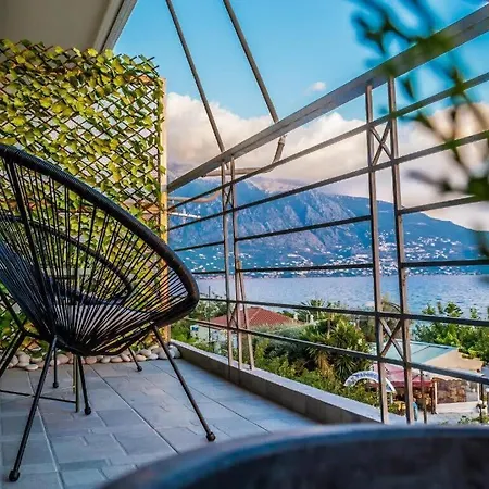Daire Seafront Haven - Blue Luxury