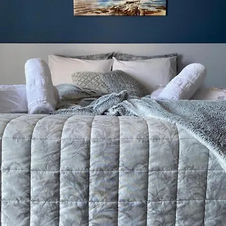 Seafront Haven - Blue Luxury *