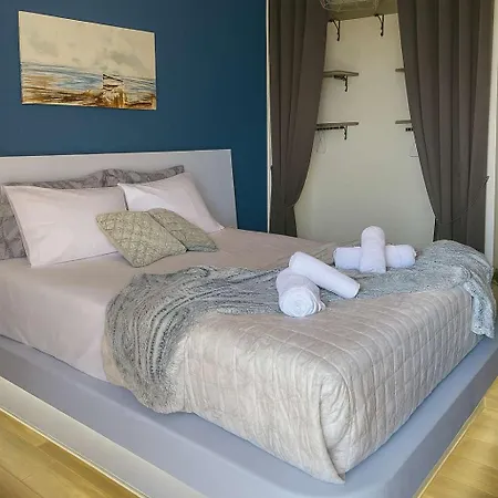Daire Seafront Haven - Blue Luxury *