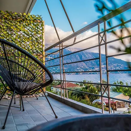 Seafront Haven - Blue Luxury