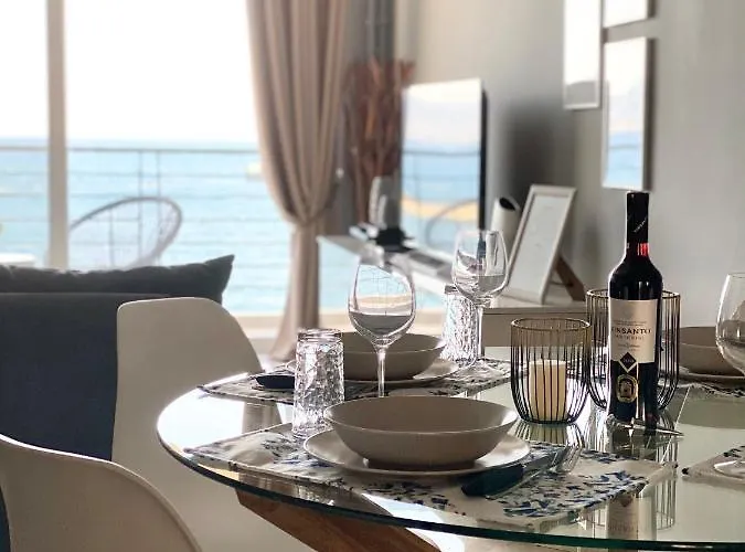 Seafront Haven - Blue Luxury * كالاماتا