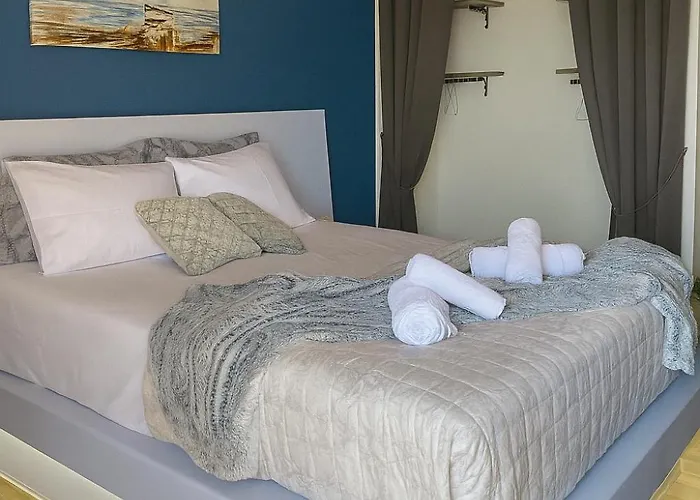 Seafront Haven - Blue Luxury شقة كالاماتا