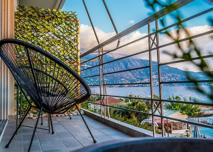 Seafront Haven - Blue Luxury